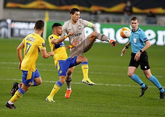 ריקן מנסה לחלץ כדור // צילום: אלן שיבר